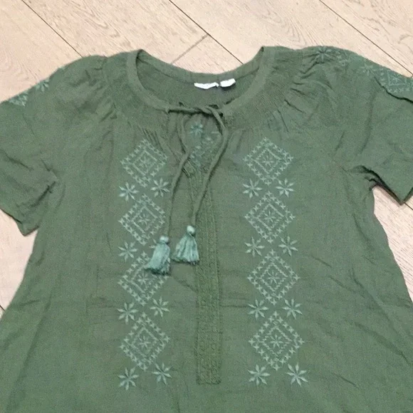 Woman’s Lucky Brand moss green crinkle cotton embroidered dress. Medium. Cute! - Picture 2 of 6